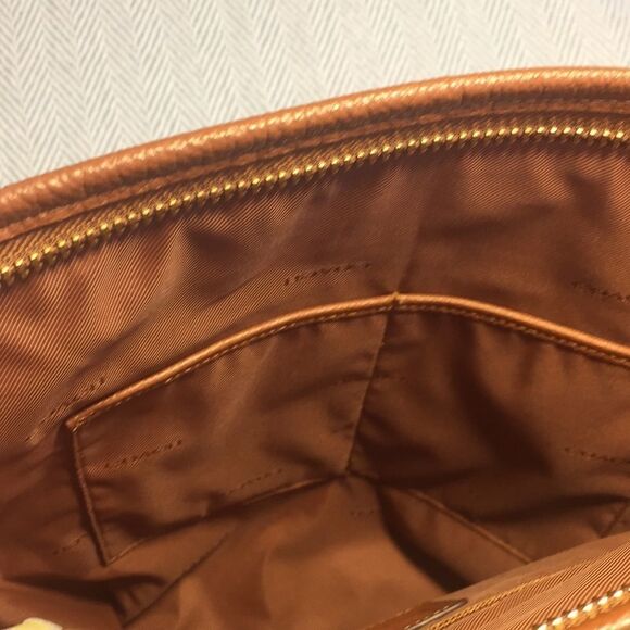 Coach Classic Shoulder BAG with Dust Bag, Brown Pebbled leather Adjustable strap - Picture 4 of 16